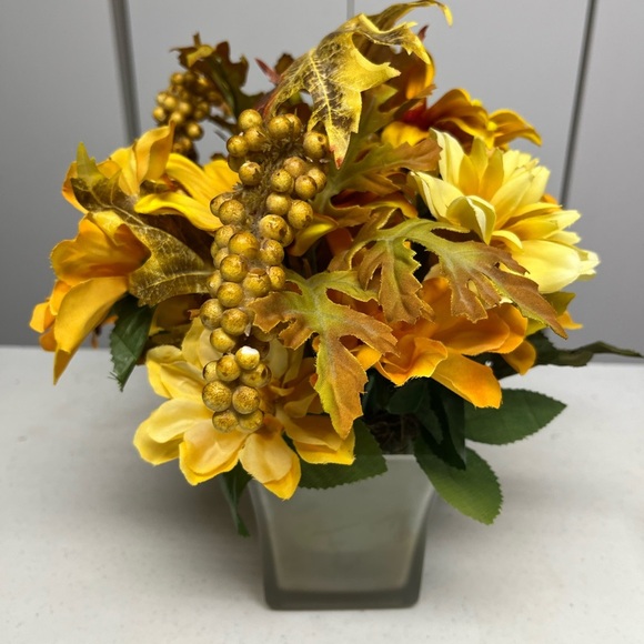 Hand Crafted Autumn Floral Arrangement in Glass Vase - Picture 1 of 5
